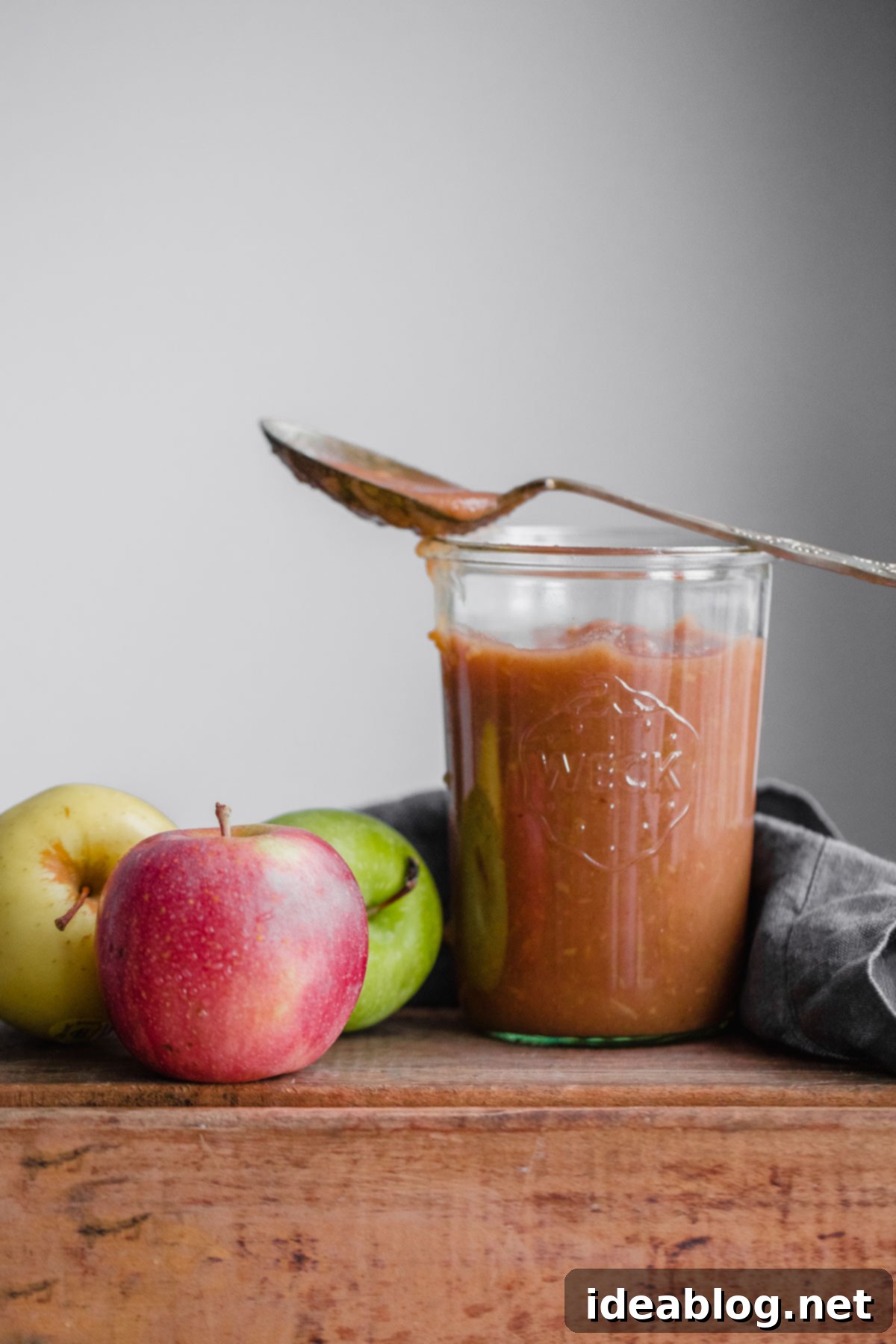 Homemade Instant Pot Applesauce 1 featured 37292