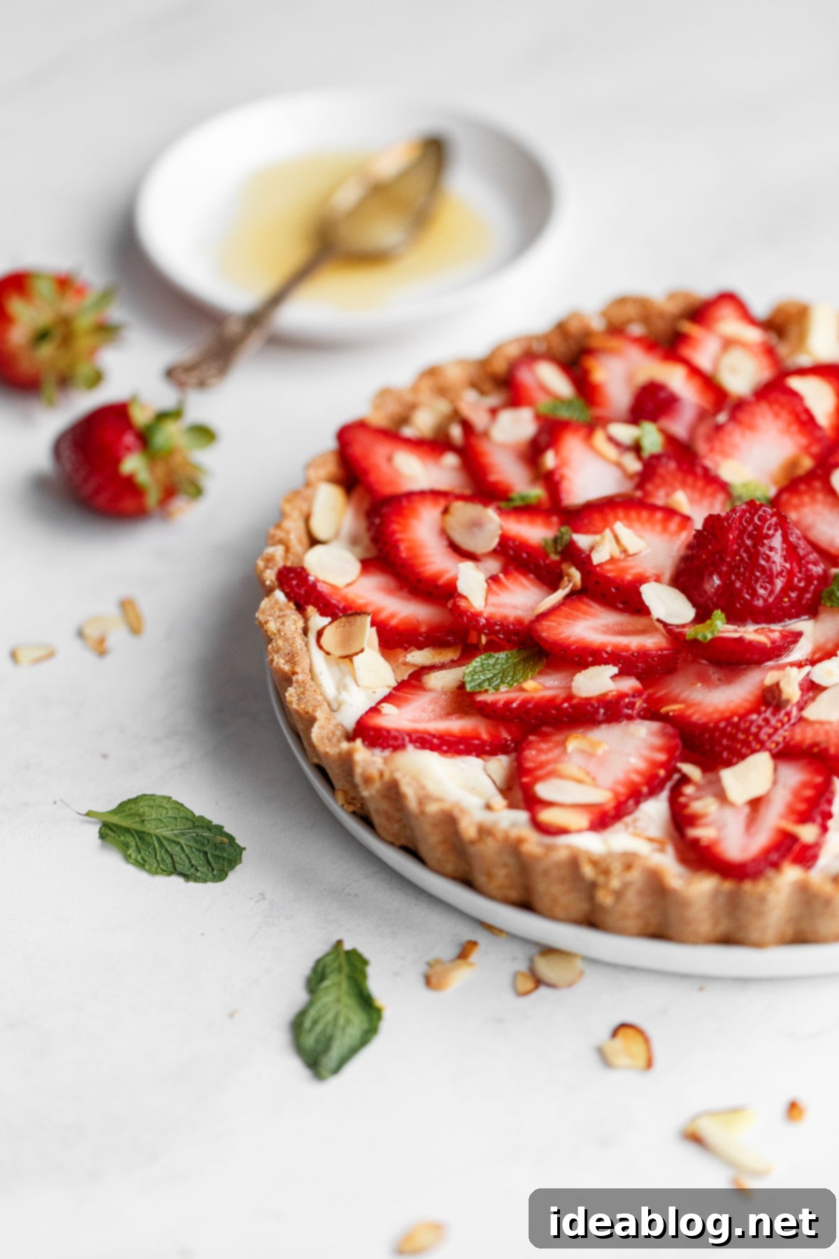 Luscious Strawberry Mascarpone Tart 1 featured 39626