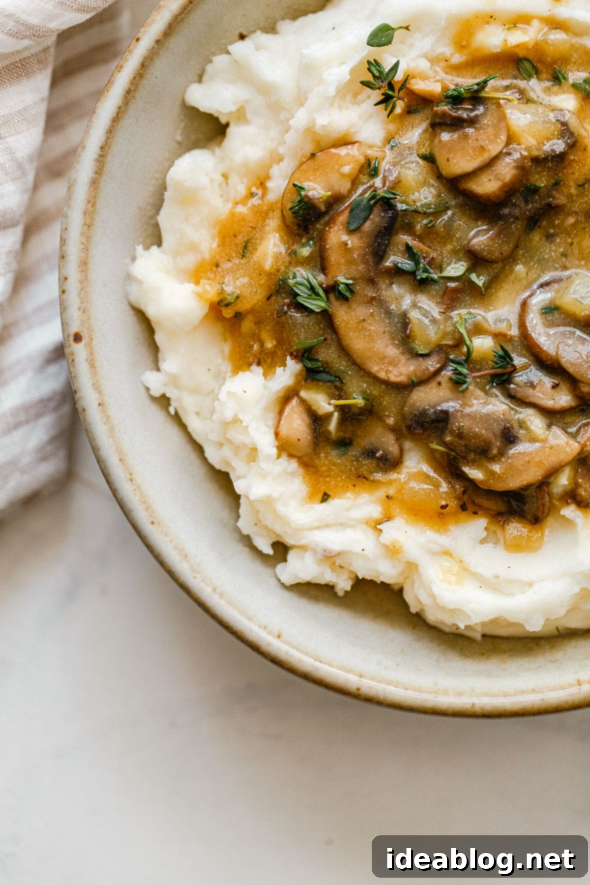 Velvety Vegan Mushroom Gravy 1 featured 49668