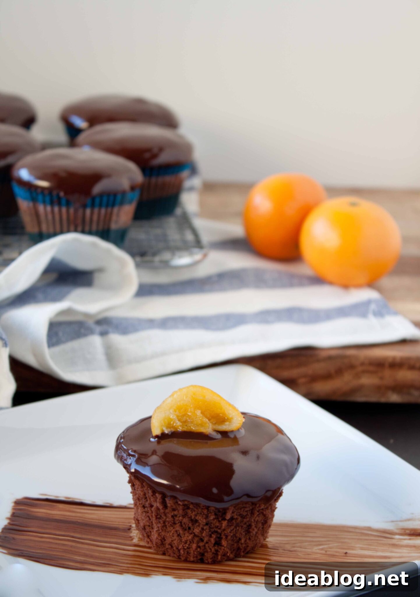 Gilded Citrus Chocolate Clementine Cupcakes 1 featured 7260