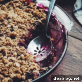 Sweet-Tart Cherry Berry Crisp 2 Sour Cherry Berry Crisp | bloggingoverthyme.com