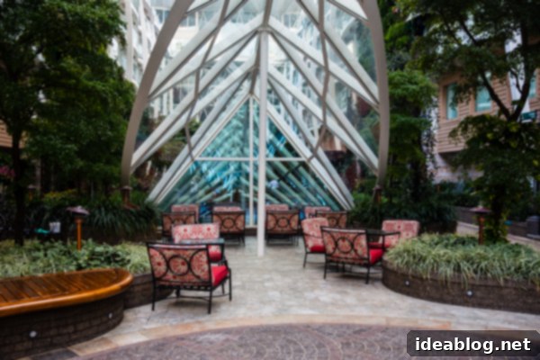 Island Immersion Chapter Two 5 Lush greenery and outdoor dining in Central Park on Oasis of the Seas