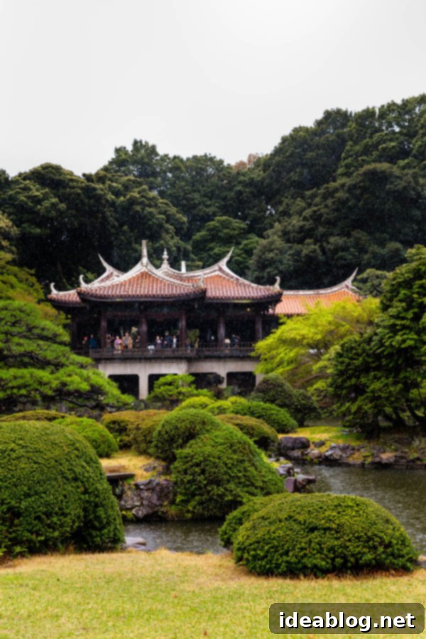 Tokyo: The Ultimate Guide 9 Shinjuku Gyoen National Garden