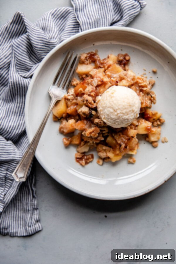 Apple Hazelnut Crisp - this DELICIOUS apple crisp recipe is the perfect mix of sweet and tart, and topped with a buttery hazelnut oat crisp topping. Delicious Apple Hazelnut Crisp with Vanilla Ice Cream
