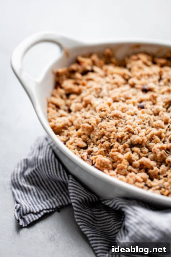 Apple Hazelnut Crisp - this DELICIOUS apple crisp recipe is the perfect mix of sweet and tart, and topped with a buttery hazelnut oat crisp topping. Freshly baked Apple Hazelnut Crisp in a ceramic baking dish