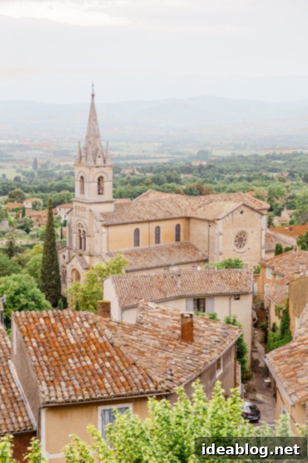 Provence France travel guide, focused on the Luberon, with recommendations on must-visit destinations, where to stay, and where to eat in the region. #travel #france #travelguide #abeautifulplate #provence Charming village of Bonnieux, France
