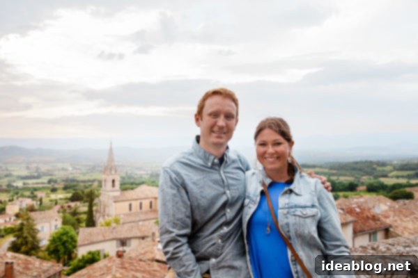 Provence France travel guide, focused on the Luberon, with recommendations on must-visit destinations, where to stay, and where to eat in the region. #travel #france #travelguide #abeautifulplate #provence Couple enjoying the views in Bonnieux, France