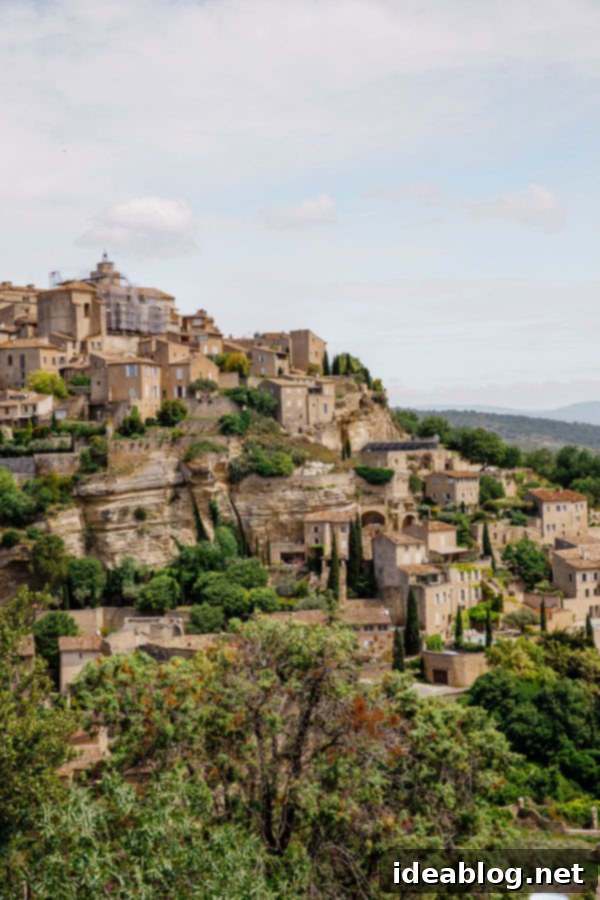 Provence France travel guide, focused on the Luberon, with recommendations on must-visit destinations, where to stay, and where to eat in the region. #travel #france #travelguide #abeautifulplate #provence Iconic hilltop village of Gordes, France