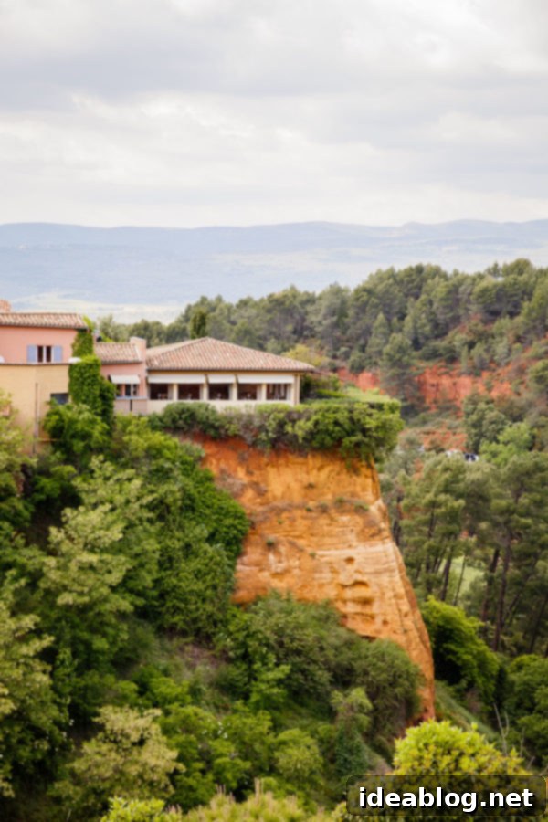 Provence France travel guide, focused on the Luberon, with recommendations on must-visit destinations, where to stay, and where to eat in the region. #travel #france #travelguide #abeautifulplate #provence Vibrant ochre village of Roussillon, France
