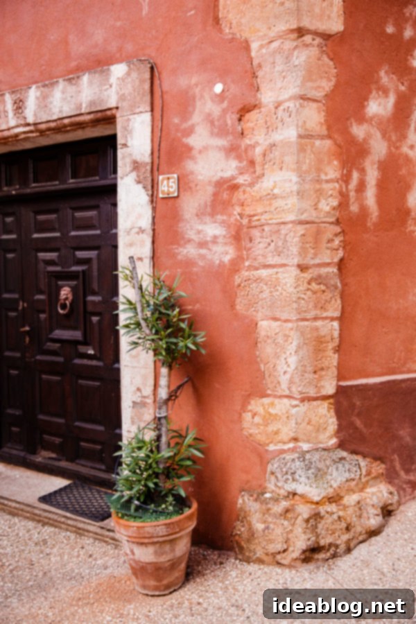 Provence France travel guide, focused on the Luberon, with recommendations on must-visit destinations, where to stay, and where to eat in the region. #travel #france #travelguide #abeautifulplate #provence Roussillon, France: A town of red and yellow