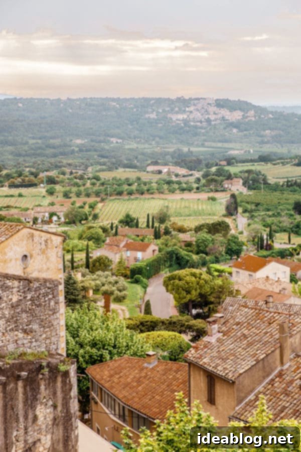 Provence France travel guide, focused on the Luberon, with recommendations on must-visit destinations, where to stay, and where to eat in the region. #travel #france #travelguide #abeautifulplate #provence Panoramic view from Ménerbes, France